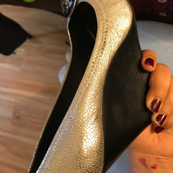 Beautiful Tory Burch wedges - Picture 5 of 8